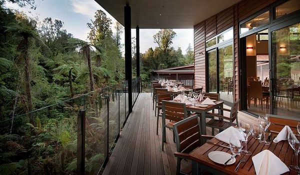 Te Waonui Forest Retreat