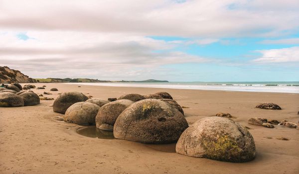 Moeraki Boulders beach